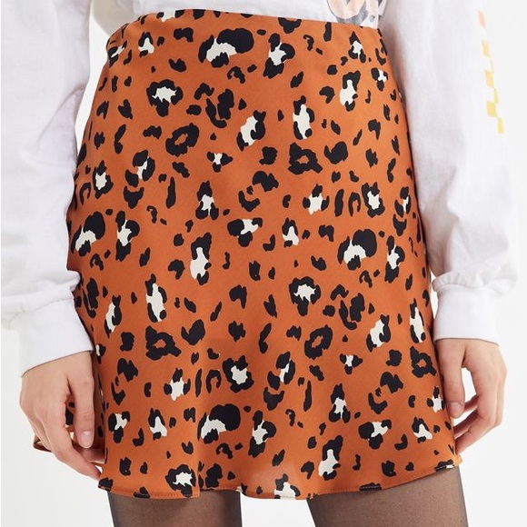 Urban Outfitters Dresses & Skirts - Urban Outfitters Leopard Print Swingy Satin Mini Skirt Size Small
